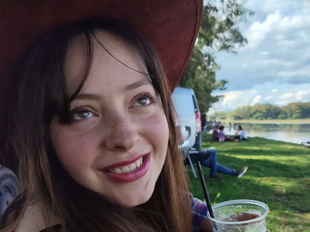 Imagen de la joven desaparecida, Sofía, durante un bautismo de buceo en Puerto Madryn