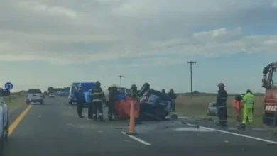 Imagen de un choque frontal entre dos vehículos en la Ruta 2