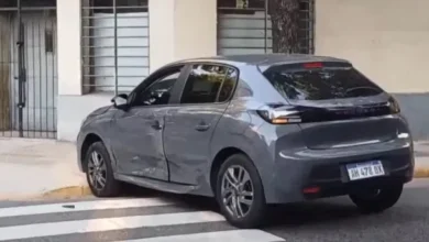 Imagen de un choque entre dos vehículos en una calle de San Cristóbal