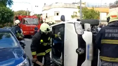 Imagen de un choque y vuelco en Villa Luro