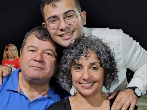 Foto de la familia Sena en la audiencia del juicio