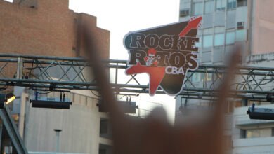 Escenario de Rockeritos en Cosquín Rock con bandas juveniles