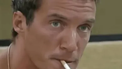 Eduardo Carrera sonríe en una foto promocional de Gran Hermano Generación Dorada