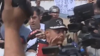 Familiares de efectivos insultan y escupen al jefe de la Policía de Santa Fe
