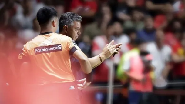 Marcelo Gallardo y Andrés Merlos en un momento de tensión