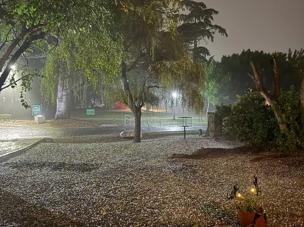 Imagen de granizo cayendo en la Ciudad de Buenos Aires