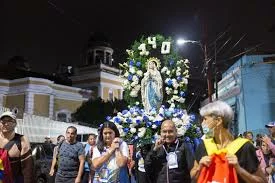 Peregrinos en la Autovía Ruta 5 durante la peregrinación a Lourdes