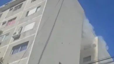 Incendio en edificio de Constitución: personas evacuadas y bomberos trabajando para controlar el fuego