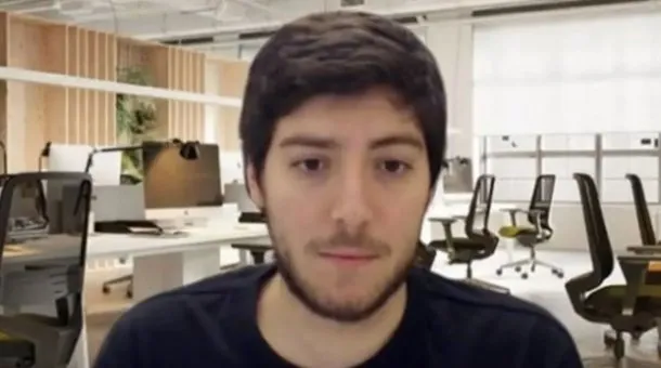 Juan Doe, líder de la Oficina de Respuesta Oficial, en una imagen simbólica de su nuevo rol.