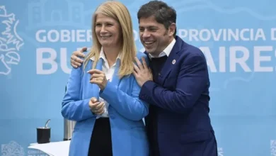Axel Kicillof y Verónica Magario en una reunión política