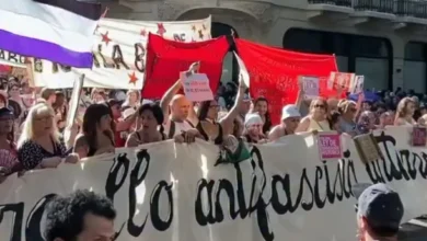 Manifestantes en la Marcha Federal del Orgullo Antifascista y Antirracista