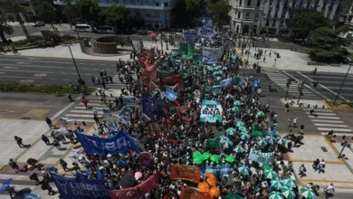 Manifestantes en la calle durante la marcha contra la Reforma Laboral