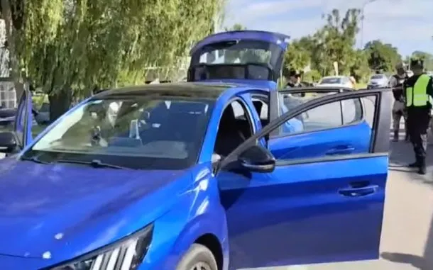 Imagen de un vehículo policial en la Ruta 2, cerca de Mar del Plata