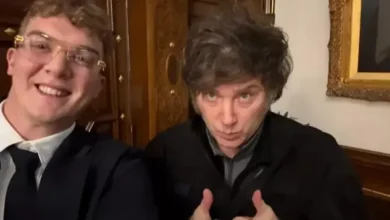 Hayden Davis y Javier Milei en una reunión