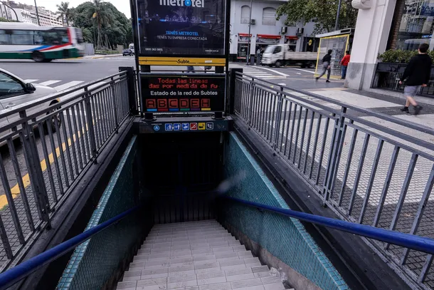 Imagen de un paro general con manifestantes en la calle