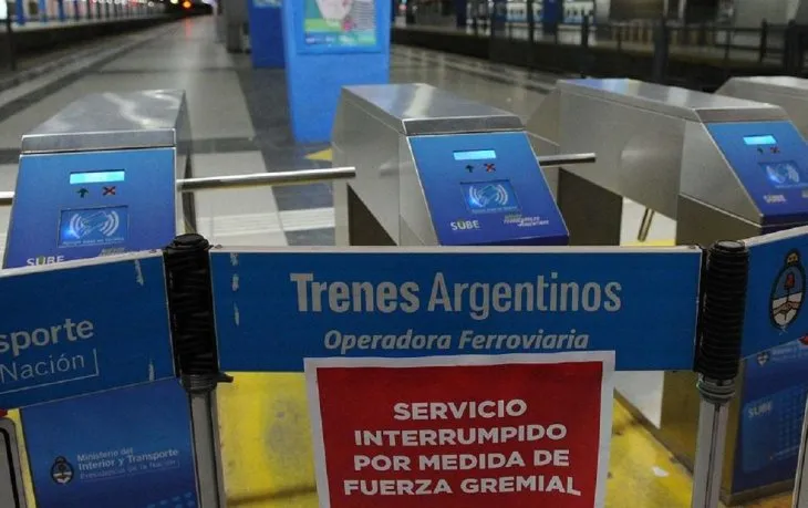 Imagen de un tren parado en una estación