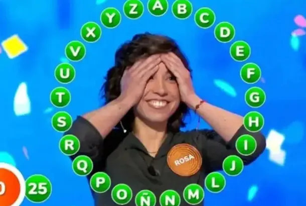 Rosa Rodríguez, ganadora de Pasapalabra España, con su premio