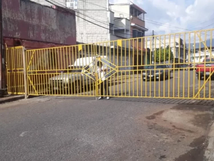 Portones y drones en Villa Allende