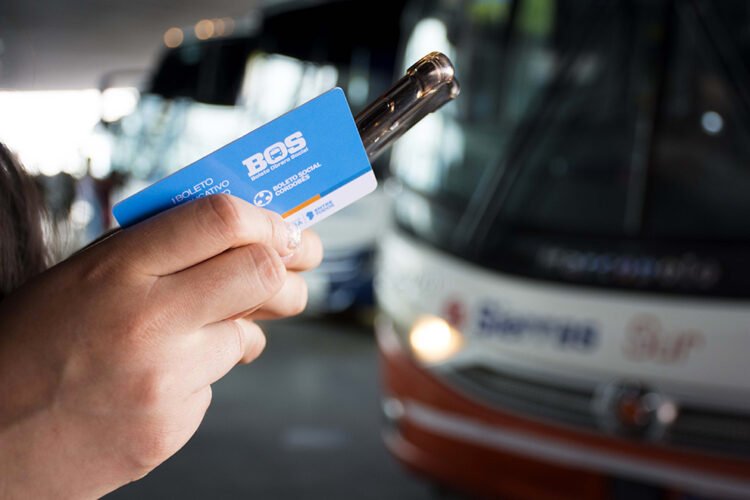 Imagen de un boleto de autobús con el logo del Boleto Educativo Cordobés