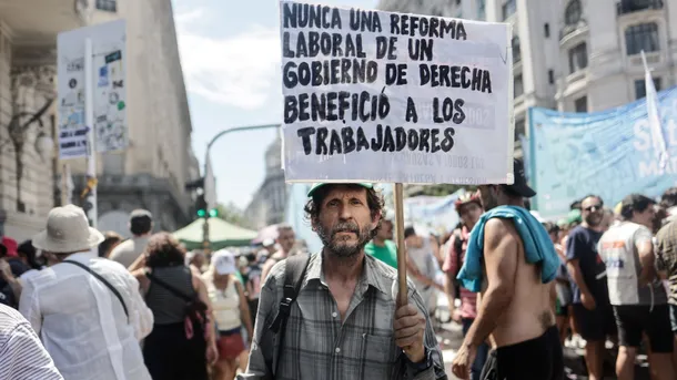 Trabajadores en una manifestación en apoyo a la reforma laboral