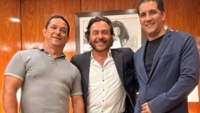 Imagen de Gustavo Sáenz y los diputados Claudio Álvarez y Gerardo Gustavo González