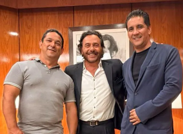 Imagen de Gustavo Sáenz y los diputados Claudio Álvarez y Gerardo Gustavo González