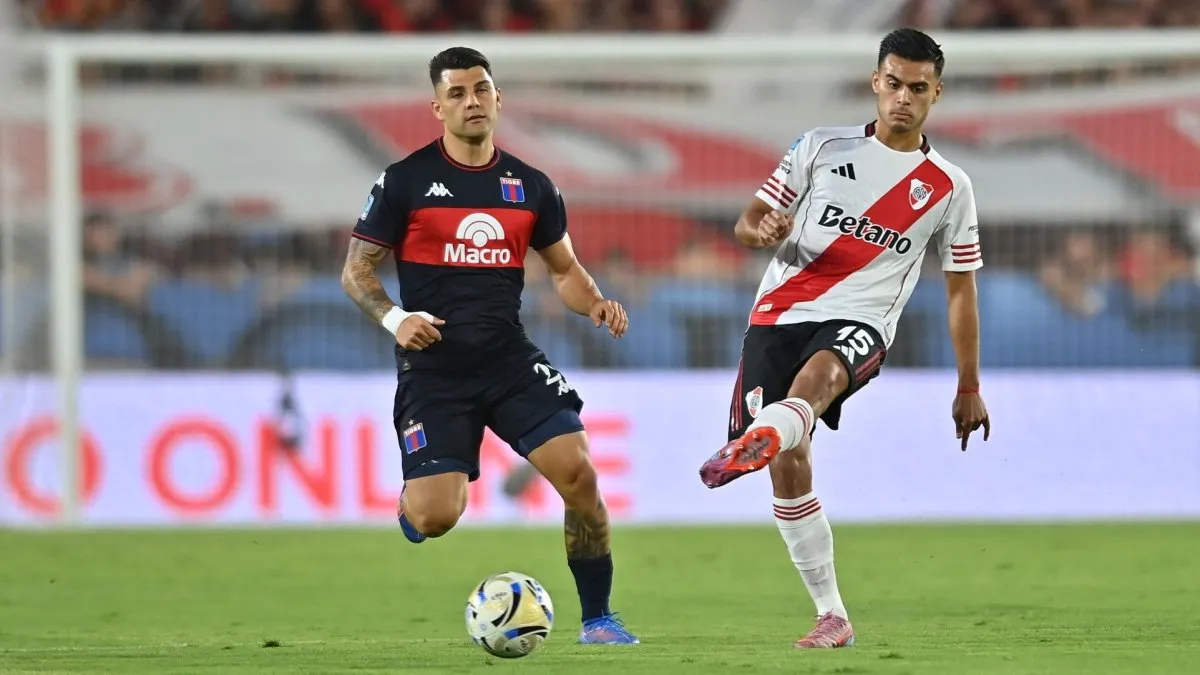 Hinchas de River explotan en el Monumental