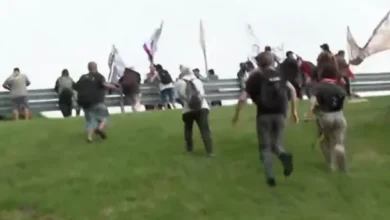 Trabajadores de Fate cortan la Panamericana en protesta
