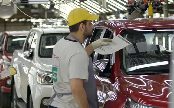 Imagen de una persona trabajando en una oficina