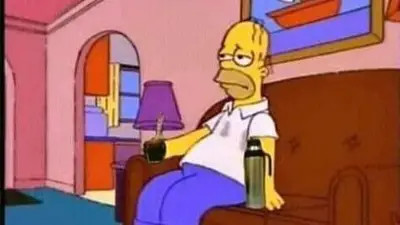 Imagen de un termómetro con una temperatura alta, con nubes oscuras en el fondo