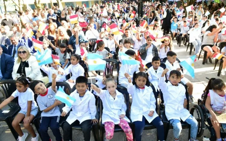Estudiantes y docentes en el inicio del ciclo lectivo en Córdoba