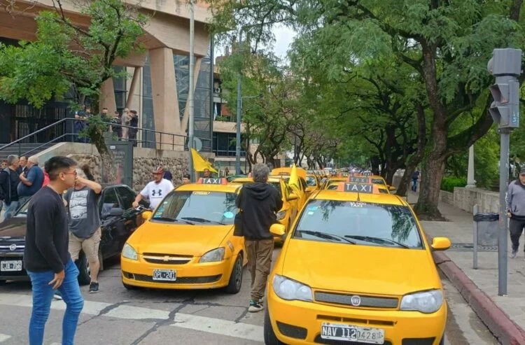 Taxistas protestando en la calle