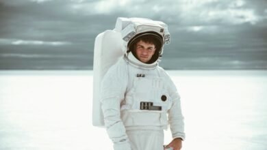 Astronauta en el espacio con un fondo de estrellas