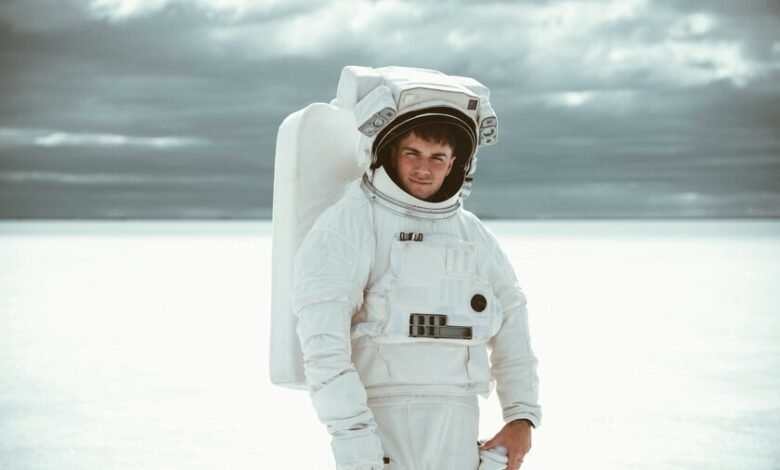 Astronauta en el espacio con un fondo de estrellas