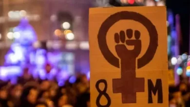 Mujeres marchando en el Día Internacional de la Mujer