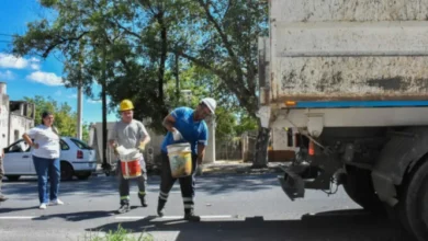 Imagen de un operativo de limpieza en un barrio de Córdoba para prevenir el dengue