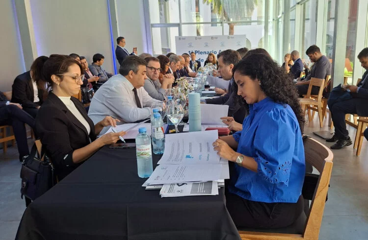 Representantes de la Defensoría del Pueblo de Córdoba en el plenario de ADPRA