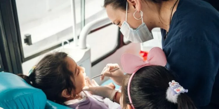 Móvil Odontológico Municipal en un barrio de la ciudad