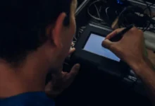 Personal del Operativo DNI atendiendo a vecinos en un barrio de Córdoba