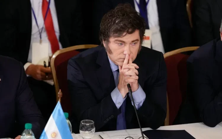 Gráfica de la aprobación de Milei en caída