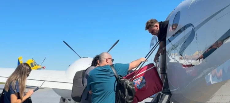 Imagen de una aeronave medicalizada lista para trasladar órganos