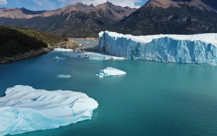 Imagen de un glaciar en la cordillera argentina