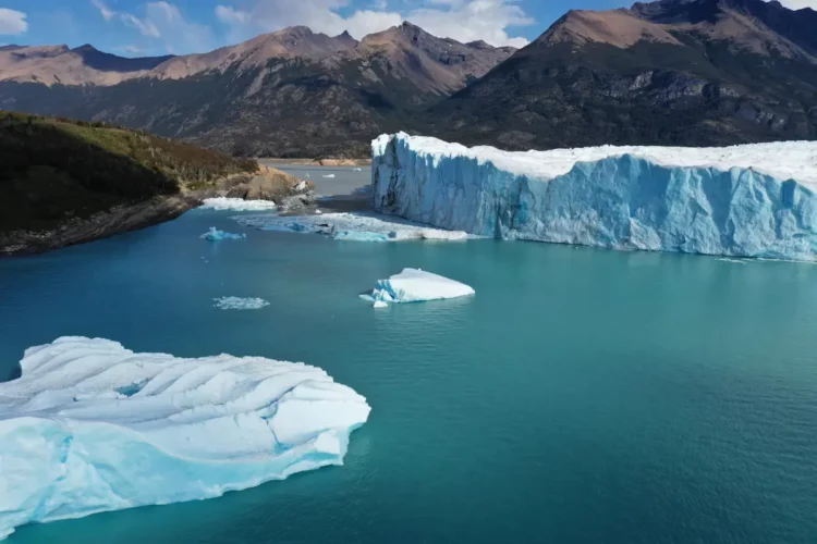 Imagen de un glaciar en la cordillera argentina