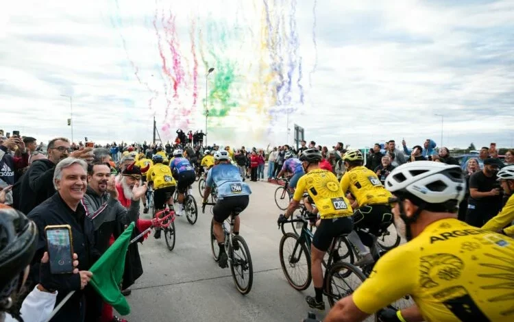 Imagen de ciclistas participando en L’Étape Argentina by Tour de France en Córdoba