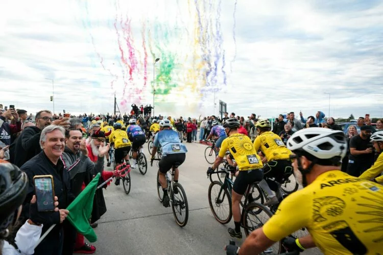 Imagen de ciclistas participando en L’Étape Argentina by Tour de France en Córdoba