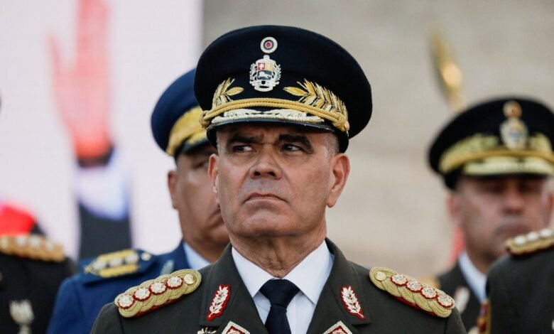 Vladimir Padrino López y Delcy Rodríguez en una reunión oficial