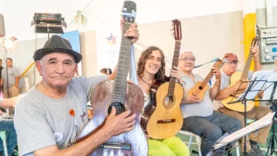 Imagen de personas realizando actividades en un parque educativo