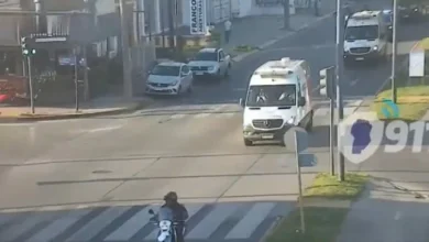 Imagen de un equipo médico realizando un trasplante de corazón