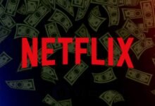 Imagen de la pantalla de inicio de Netflix con un teléfono móvil y una tableta