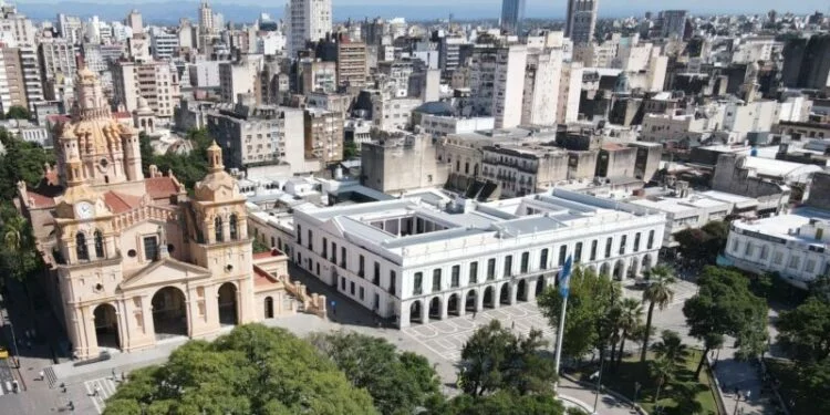 Imagen de la plataforma del Super Ofertón 2026 con logotipos de comercios participantes